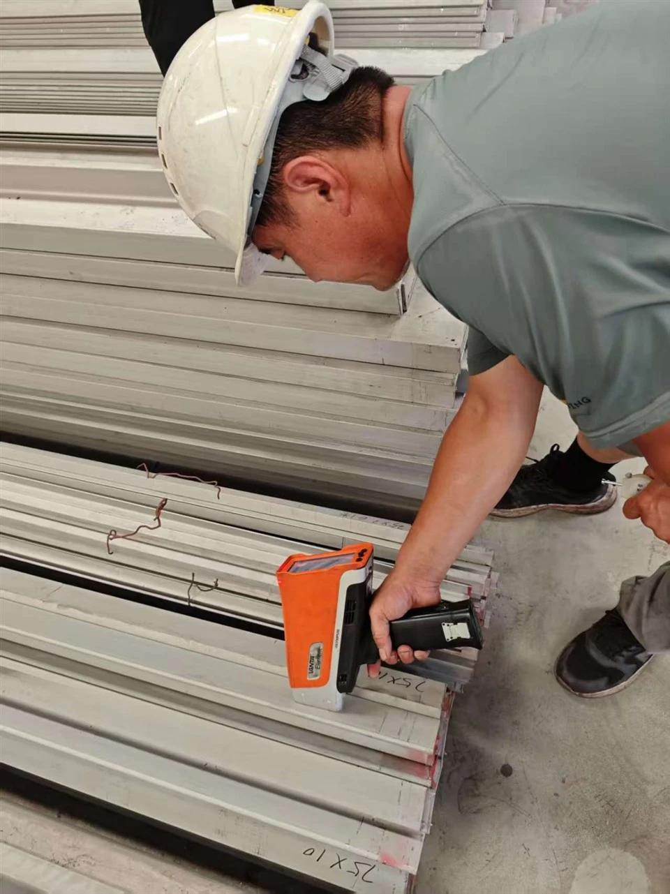 Stainless Steel 316L Angel Bar in Our Warehouse suppliers